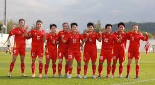 意媒：埃因霍温球迷在尤文酒店外放烟花，扰得尤文球员难入眠