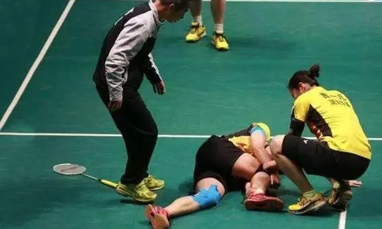 北京男篮：陈盈骏脚踝骨髓水肿和韧带轻度损伤